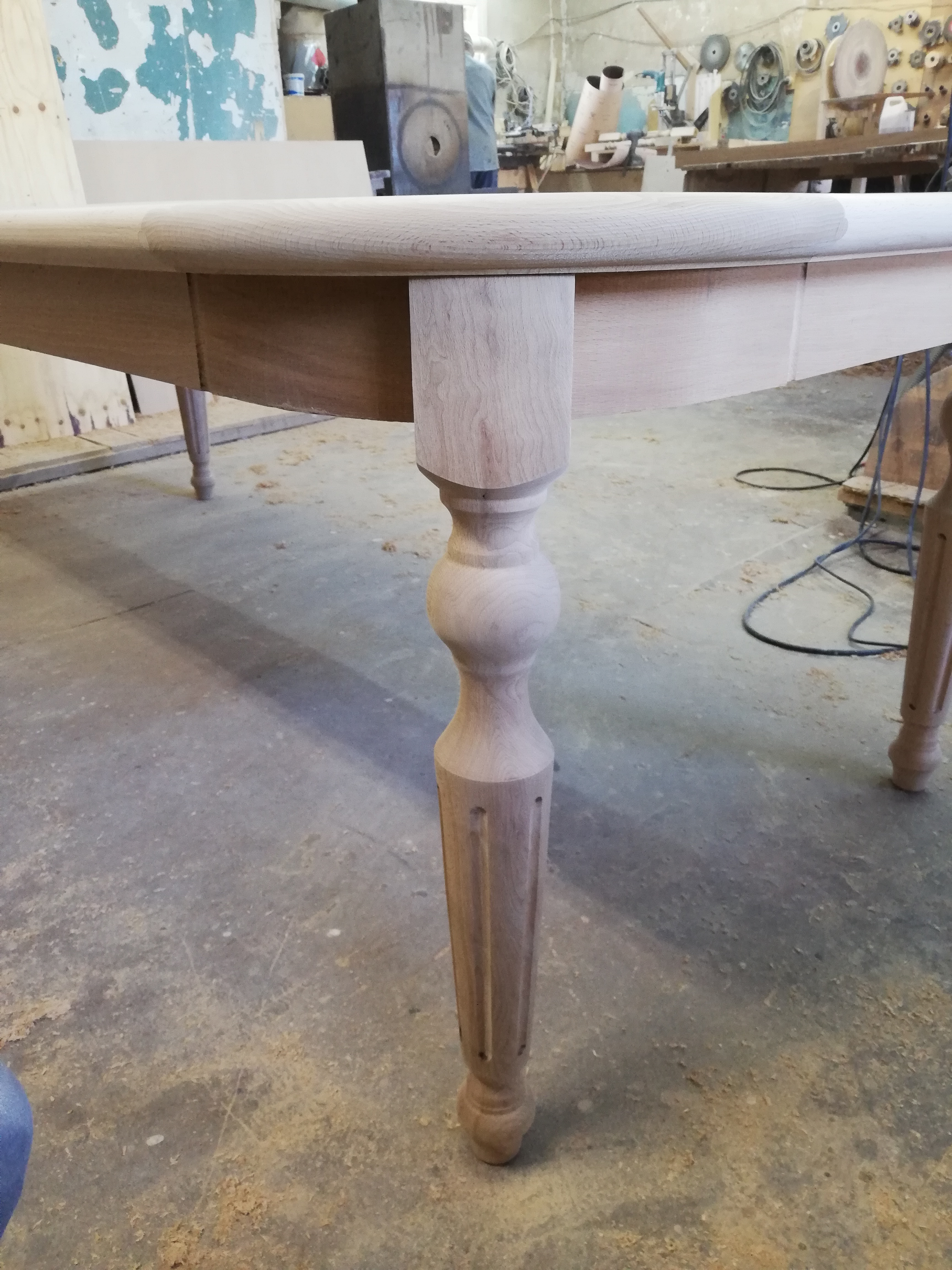 Процесс изготовления стола обеденого на четыре персоны в дизайне zuo park west coffee table в массиве сосны в г. Братске от столярной мастерской ЛариксПро LarixPro.